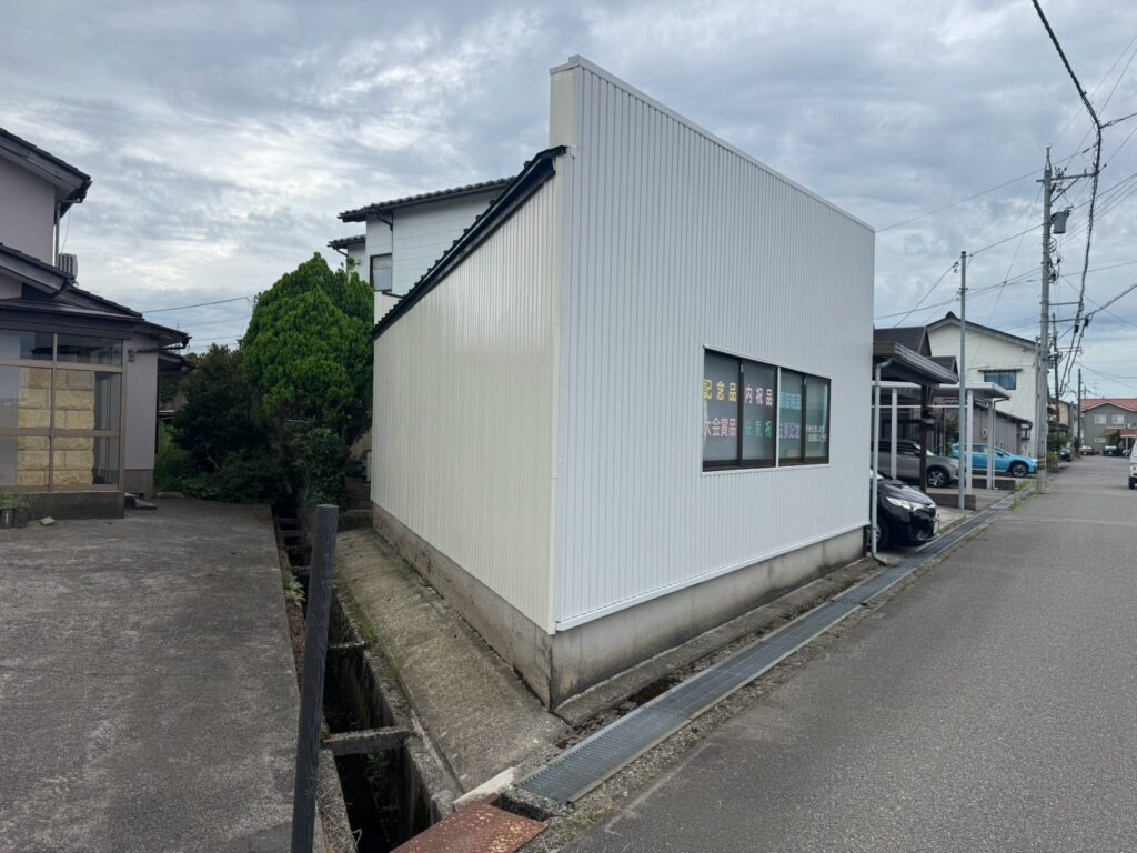 【金沢市】外壁塗装｜剥がれ・コケを改善し雨雪に強い外壁へ再生